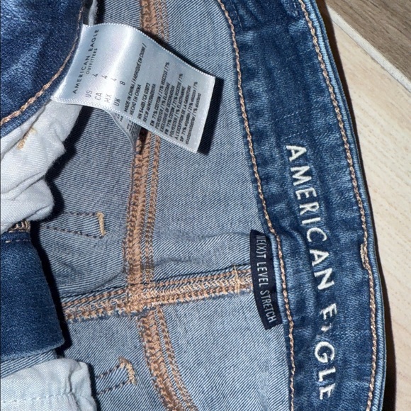 AE Distressed Denim Women Shorts Sz 4 - Picture 2 of 3